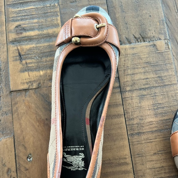 Burberry flats authentic - Picture 3 of 4
